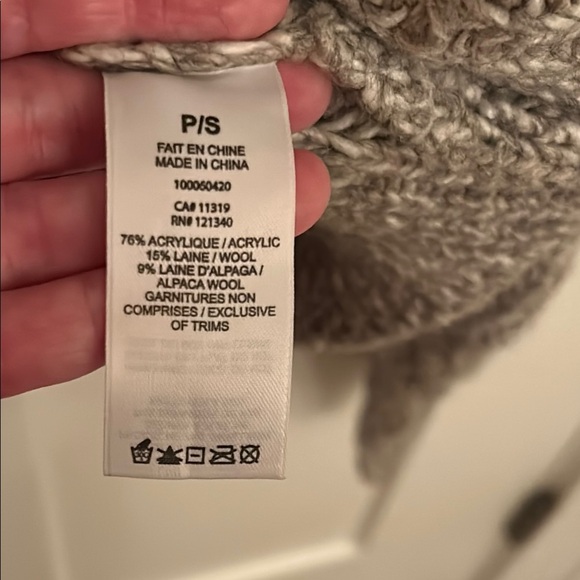 Dynamite Gray V-Neck Cozy Knit Sweater, size S - Picture 5 of 6